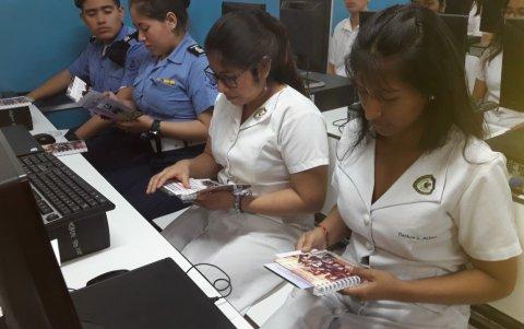 Los estudiantes recibieron material donde se les explica todo lo relacionado a la evaluación.