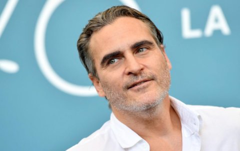 Joaquin Rafael Phoenix es un actor estadounidense de origen puertorriqueño. Cuenta con tres nominaciones al Óscar y ha ganado un Globo de Oro, un Grammy, entre otros.