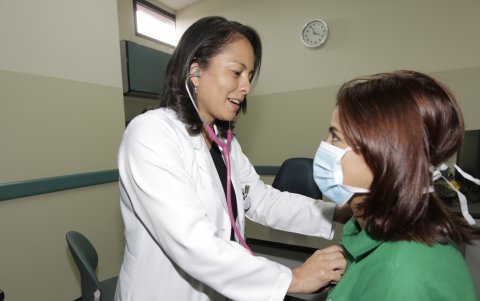 Mildred Zambrano aconseja que, apenas una persona tenga sintomatología, acuda al médico.