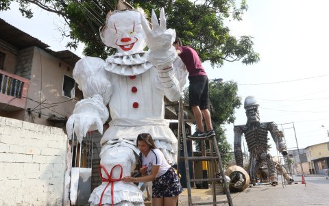 El payaso it. Esta es una de los monigotes que se exhiben en la Ruta de los Monigotes