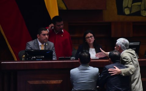 Entre ironía e indignación, los legisladores fueron despachando contra el Ejecutivo y la Corte.