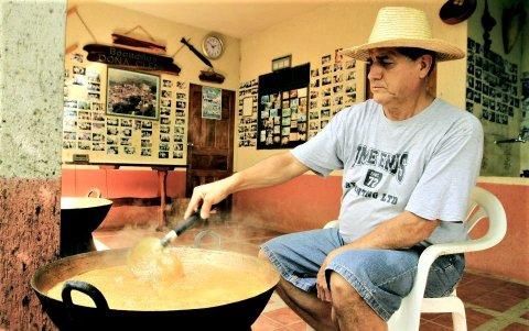 La familia Aguilar tiene una tradición en el oficio de más de 100 años.