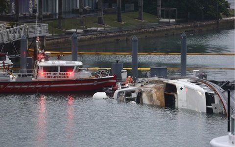 Así amaneció la embarcación tras el incendio.
