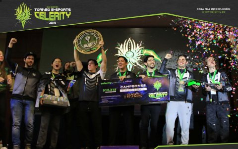 El team Predador, durante la premiación en el reciente torneo Esports Celerity.