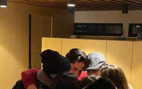 La cena fue en la casa de Alfonso Herrera.