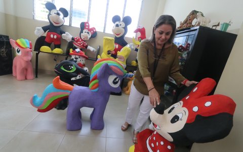 Los usuarios, familiares y trabajadores del instituto adquirieron los monigotes.

Agencia (ag-extra)