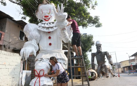 Las figuras miden entre 3 y 6 metros de altura este año.