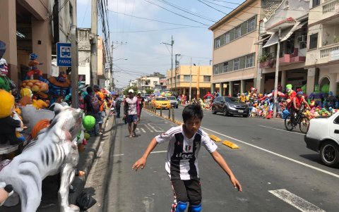 No hay una movilidad segura porque los visitantes se ven obligados a caminar por la calzada.