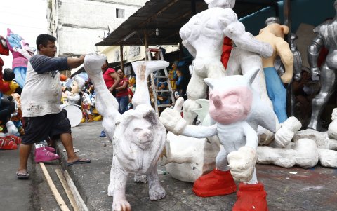 En la calle 6 de Marzo se puede encontrar monigotes de $ 5, $ 10, $20 y hasta más de $100, dependiendo del tamaño.