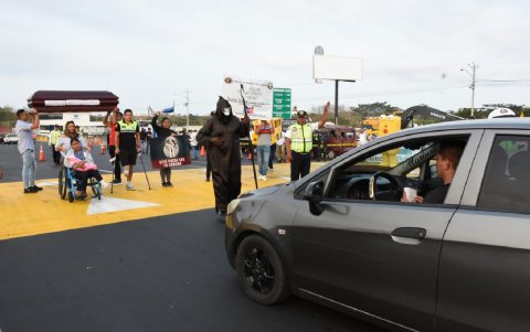 Personal de la CTE escenificó un accidente de tránsito ocasionado por embriaguez o por utilizar el celular. El plan de control por el feriado de fin de año inició en la mañana.