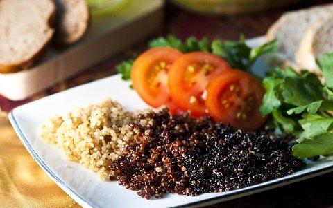 La quinua tiene 399 kilocalorías, 16 gramos de proteínas y 6,79 gramos de grasa.