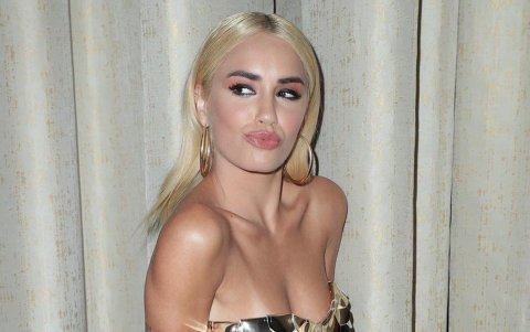 Así lució Lali en los eventos previos a la gala de los Grammy Latinos.