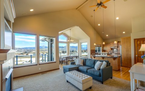 Perfúmela. Donde hay mal olor o suciedad, no hay paz ni prosperidad.