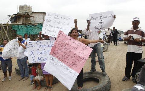 Habitantes de socio vivienda 2, en una de las manifestaciones para reclamar mejoras en dicho sector. que también fue parte de la investigación.