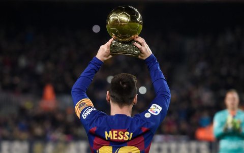 Messi consiguió su sexto Balón de Oro en esta temporada. Es el jugador que más vecesha recibido este garladón.