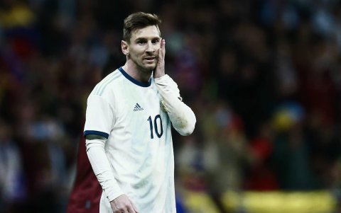 Messi tiene una deuda con la Albiceleste. No ha ganado un título importante con ellos.