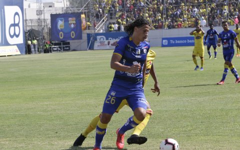 William Riveros reforzará este año la defensa de Barcelona