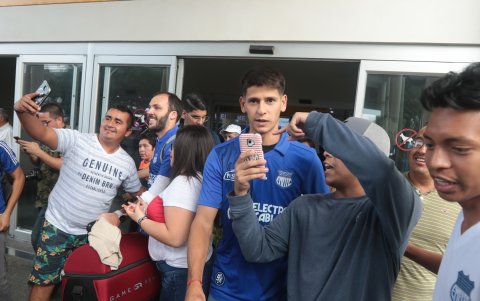 El nuevo delantero de Emelec recibió el calor del hincha azul.