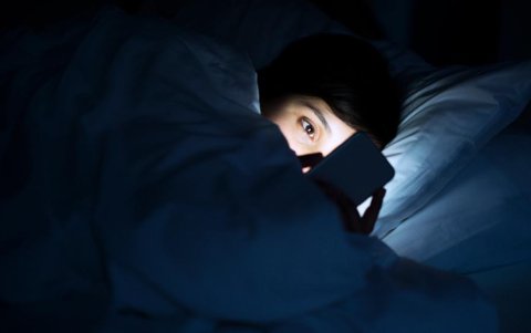 Puede resultar muy dañino utilizar el modo convencional a oscuras.