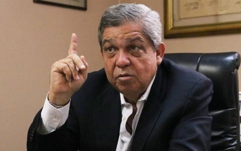 Es Exministro de Economía y Finanzas y actual miembro del miembro del Foro de Economía y Finanzas.