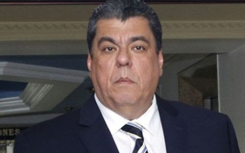 Es economista y actual rector de la Universidad Católica de Santiago de Guayaquil