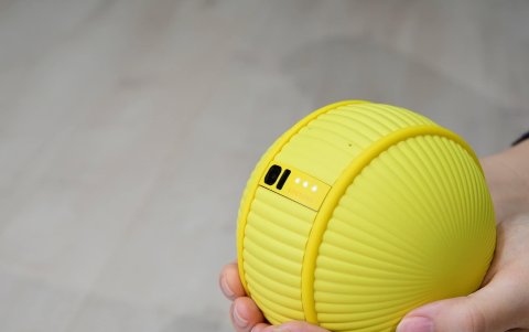 Ballie, un robot personal similar a una pelota de tenis.