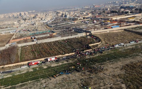 SHAHRIAR. Así de amplio es el terreno en el que los restos del avión están dispersos.