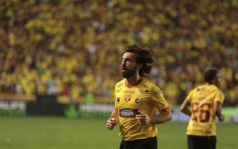 Andrea Pirlo, en su actuación con Barcelona ante Alianza Lima.