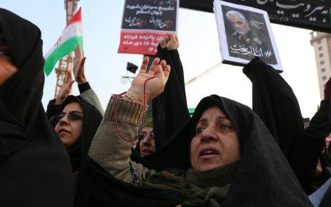 Una multitud de iraníes se congregaron en las calles para pedir venganza en nombre de Soleimani.