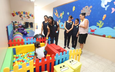 Los niños aprenden habilidades y destrezas a través de varias actividades.