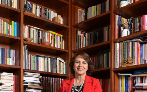 Rosalía es una lectora consumada, además de escritora. Cuenta con quince publicaciones propias.