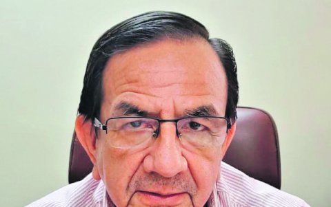 Estuardo Román es el gerente de la embotelladora Agua Cristal