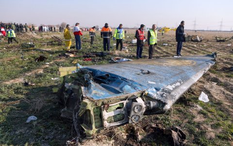 SHAHRIAR. Restos de la aeronave aparece sobre el terreno agrícola en el que cayó la mañana de ayer.