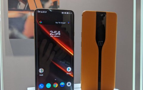 Uno de los teléfonos de TCL ha aparecido con un acabado en cuero, generalmente el que utiliza McLaren.