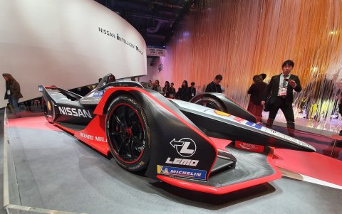 En el booth de Nissan también se exhibió el vehículo destinado a la Fórmula E.