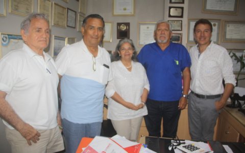 Ottón Arboleda, Angelo Berriot, Patricia Espinoza, entre otros integrantes del comité.