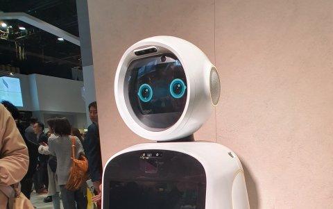 LG CLOi GuideBot es el encargado de atender a los clientes y tomar sus pedidos.