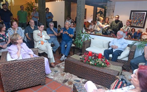 El nuevo Comité Pro Defensa de Urdesa, la noche de su primera reunión oficial