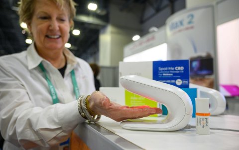 Pulse es una startup de Seattle que vende un dispensador y calentador de lubricante con sensor de movimiento.