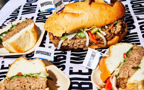 La proteína principal en el sustituto de la carne de cerdo es la soja, engordada con aceite de girasol y coco.