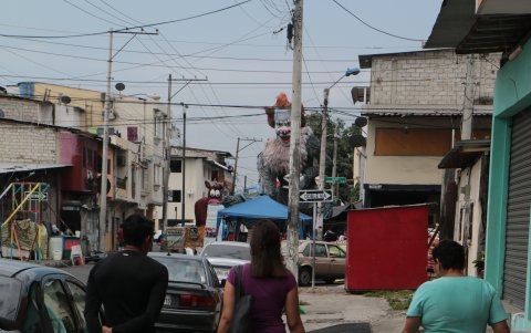 Charcos. En algunos sitios el agua del invierno queda encharcada en las aceras.