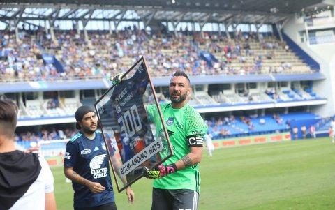 Esteban Dreer fue condecorado por llegar a los 300 partidos en Emelec.
