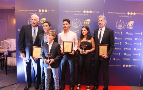 El Flaco formó parte de la Gala al Tenis Ecuatoriano que la Federación nacional del este deporte realizó a los mejores de la temporada pasada.