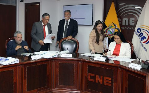 El juicio político contra de Diana Atamaint, presidenta del CNE, entró en fase de comparecencias.