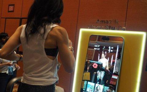 Desde la pantalla vigila cuál es tu postura y ofrece consejos sobre cómo debes correr.