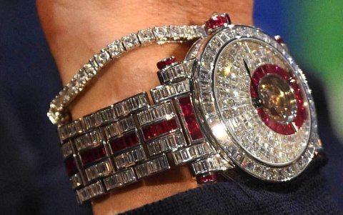 Más de dos millones de dólares luce Cristiano Ronaldo en su muñeca.