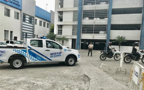 Las camionetas municipales y del Gobiernos salen a patrullar.