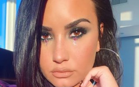 La cantante de 27 años pasa rápidamente de períodos de felicidad y risas  a otros de irritabilidad y depresión.