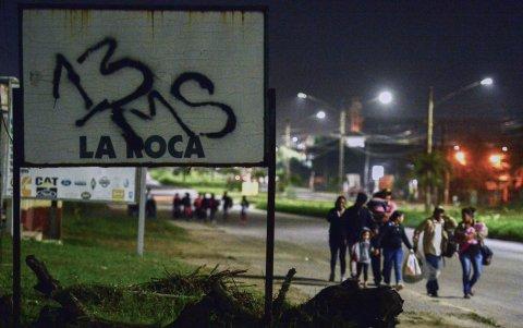 SAN PEDRO SULA. Desde la tarde del martes y en las primeras horas de la madrugada de miércoles, los caminantes comenzaron a concentrarse en un solo lugar, para desde ahí salir.