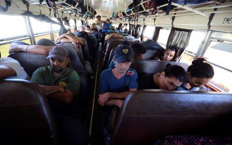 CUCUYAGUA. Viajar en buses del transporte público, es una de las opciones más sencillas. Hay quienes van a pie o haciendo trasbordo en camiones de carga o camionetas.
